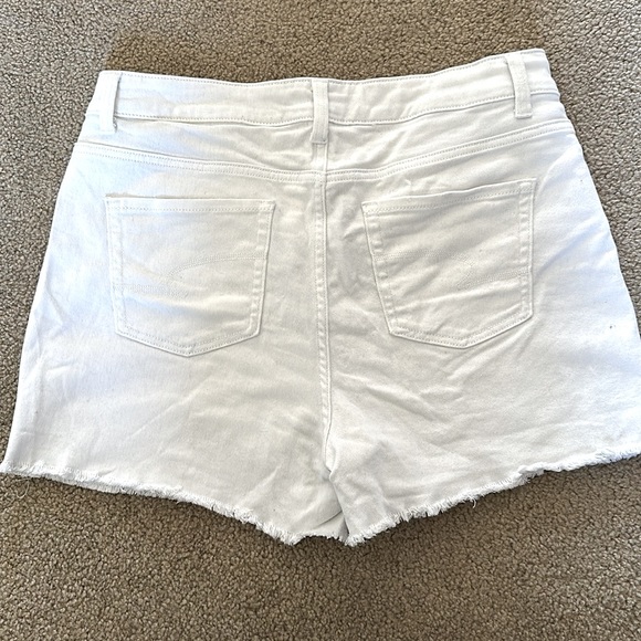 Time and Tru size 14 women’s white jean shorts destructed 3.5” - Picture 3 of 3